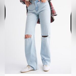 Abercrombie high rise 90s relaxed jeans 27 regular 
Destroyed knee and raw hem